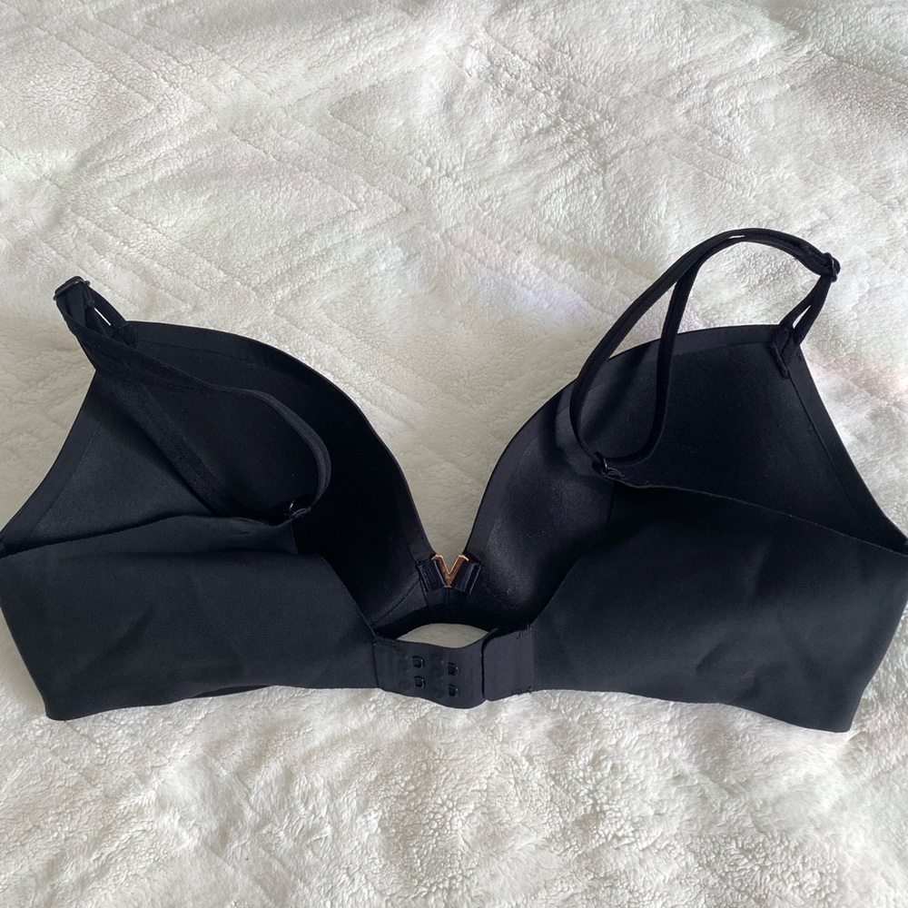 Victorias Secret. Black padded no wire bra - Picture 3 of 6